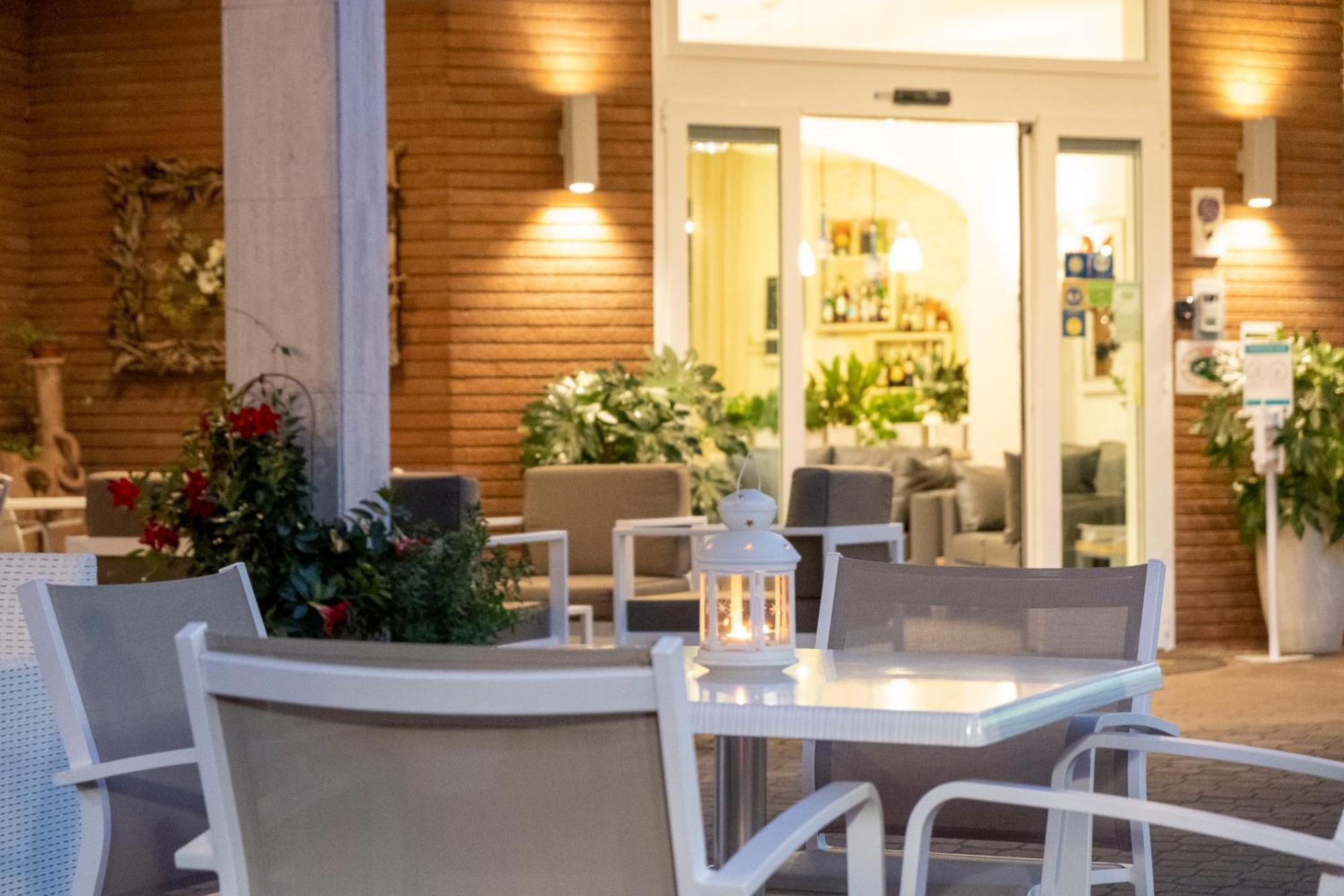 Hotel Orsa Maggiore ميلانو ماريتيما المظهر الخارجي الصورة