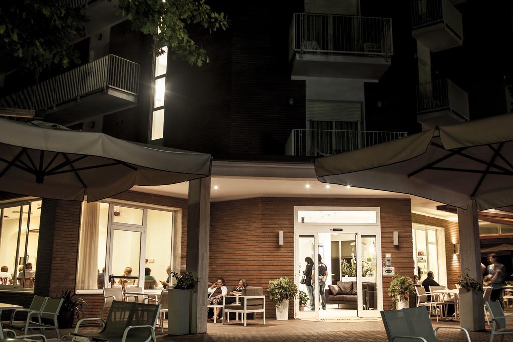 Hotel Orsa Maggiore ميلانو ماريتيما المظهر الخارجي الصورة