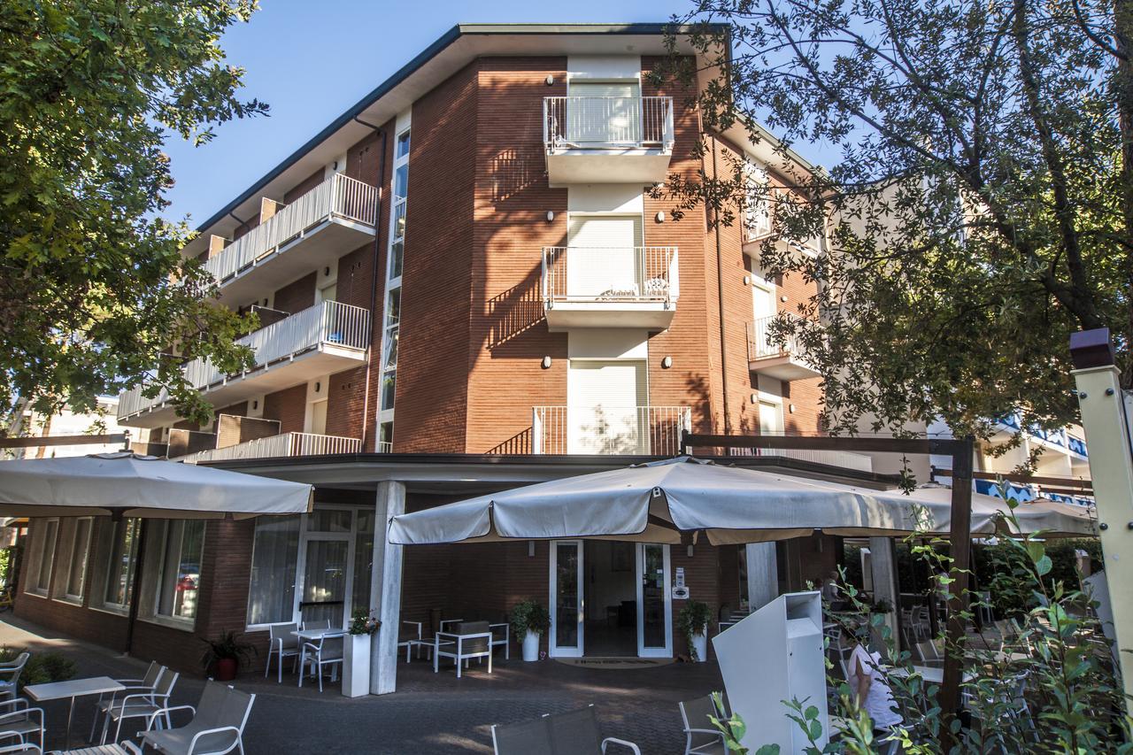 Hotel Orsa Maggiore ميلانو ماريتيما المظهر الخارجي الصورة
